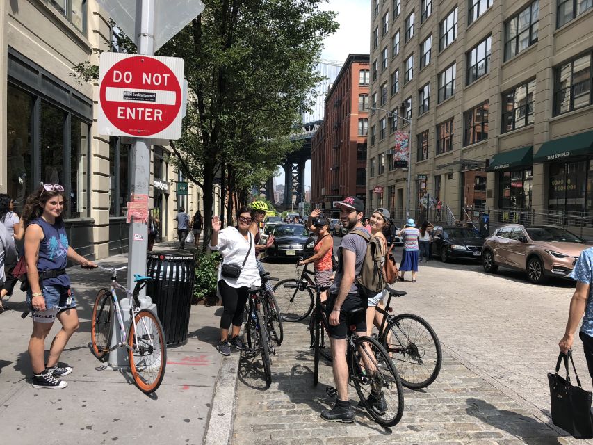 Brooklyn: Sightseeing Bike Tour with Local Guide - The Guide and the Group Dynamics