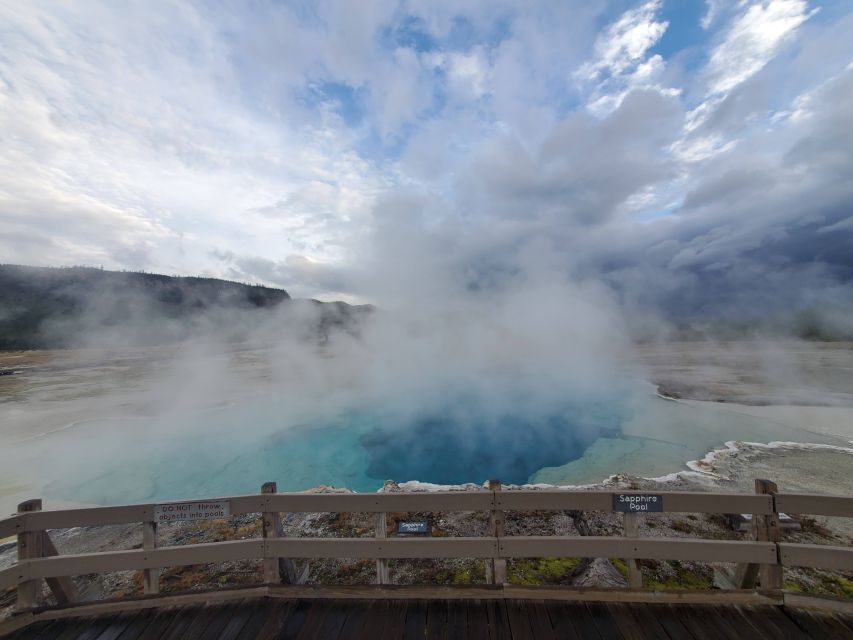 Yellowstone: Upper Geyser Basin Hike with Lunch - A closer look at what makes this Yellowstone hike special
